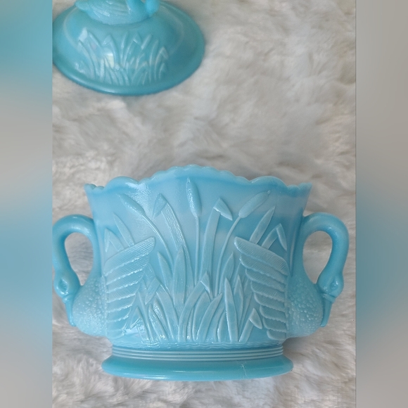 VINTAGE Westmoreland Blue Milk Glass Swan Cattail Creamer & Sugar Bowl With Lids - Picture 8 of 16